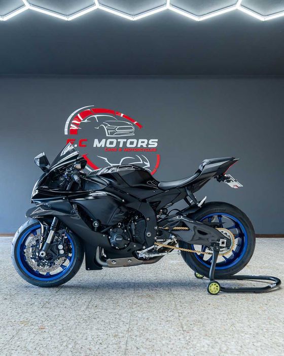 YAMAHA YZF-R1 | ANO 2024 | 12/2024 | APENAS 4.000 KM