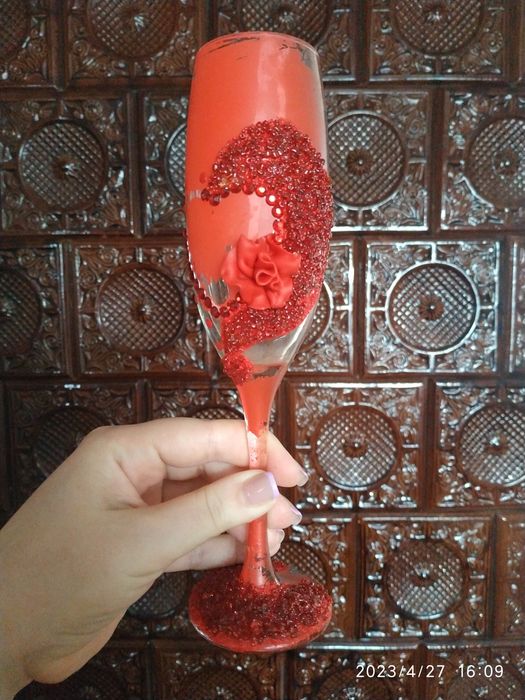 Бокал прикрашений весільний