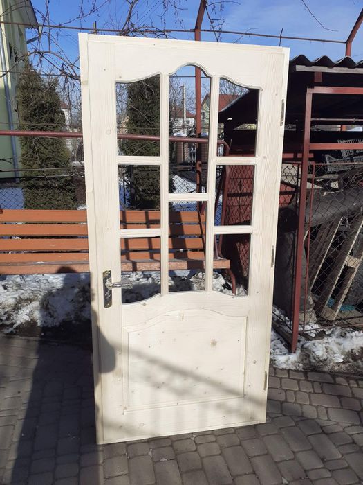 Дерев'яні двері на замовлення