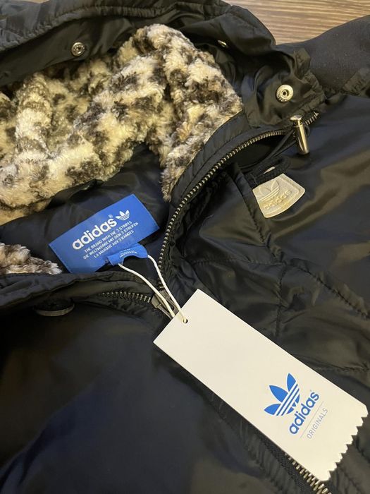 Пуховик Адідас