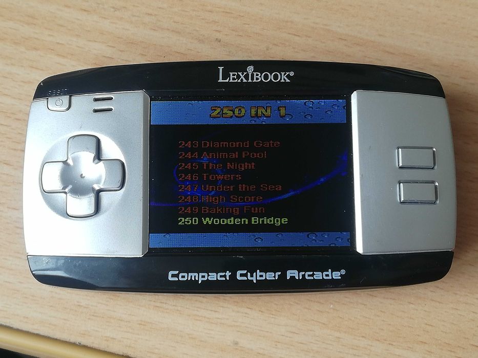 Konsolka z grami 153 in 1