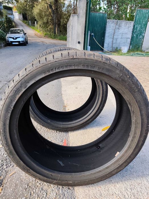 Pneus como novos 18 225 40
