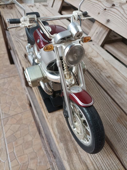 Maquete 1/? de Moto BMW anos 90 ao pormenor á