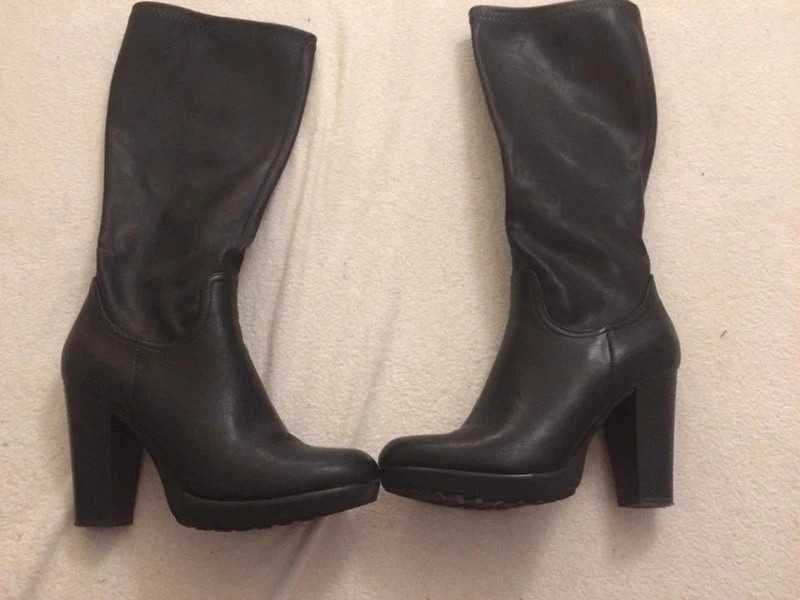 Buty czarne kozaki Deichmann na obcasie botki zimowe słupku 38