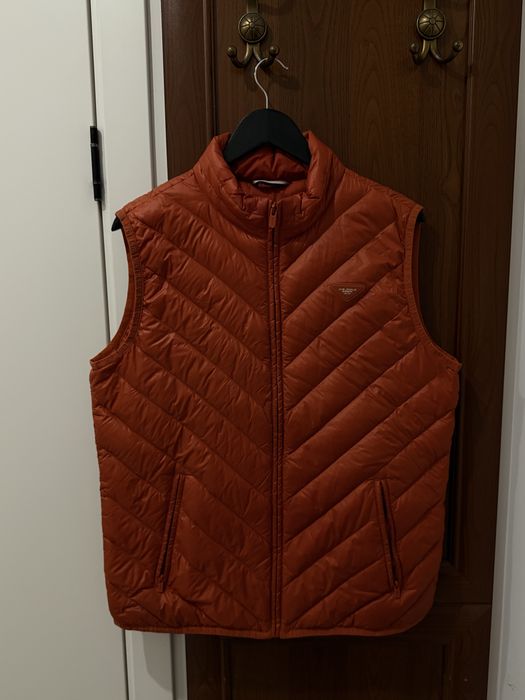 Продам оригинальную мужскую желетку U.S. Polo , М