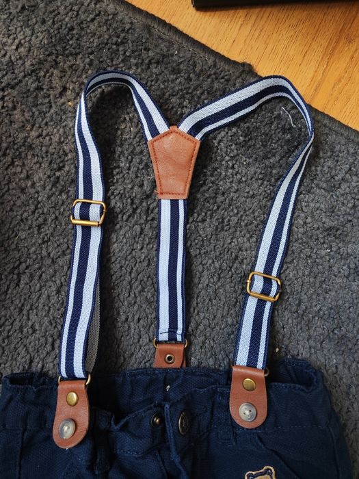 Eleganckie granatowe spodnie z szelkami chłopięce rozmiar 92