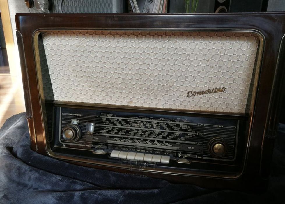 Telefunken Concertino 7 (1956–57, West Germany) — лампове радіо