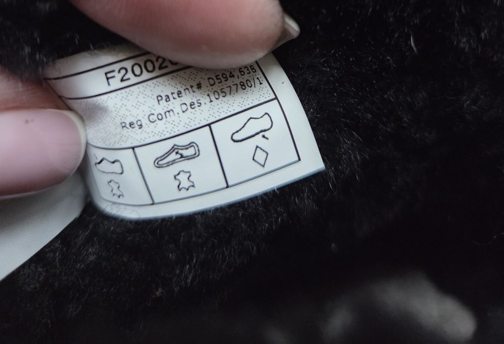 Śniegowce marki UGG W Classic Mini II rozm.38 Czarne
