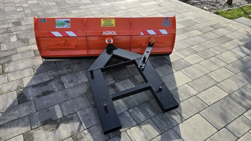 Lekki pług śnieżny do wózka widłowego 1,5 m na plac przed składem