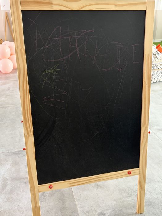 Cavalete ikea Mala para criança