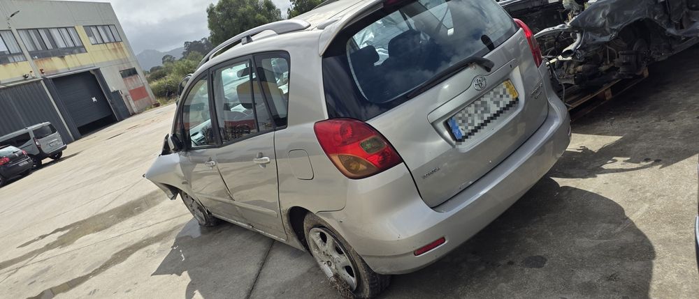 Toyota Corolla Verso 2.0 D4D de 2003 para peças