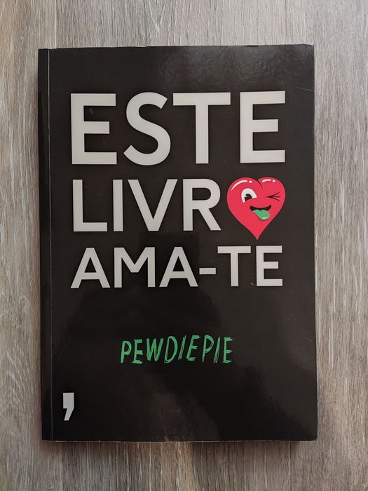 Livro "Este Livro Ama-te" de PewDiePie