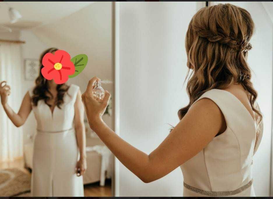 Gładka suknia ślubna z rozporkiem klasyczna