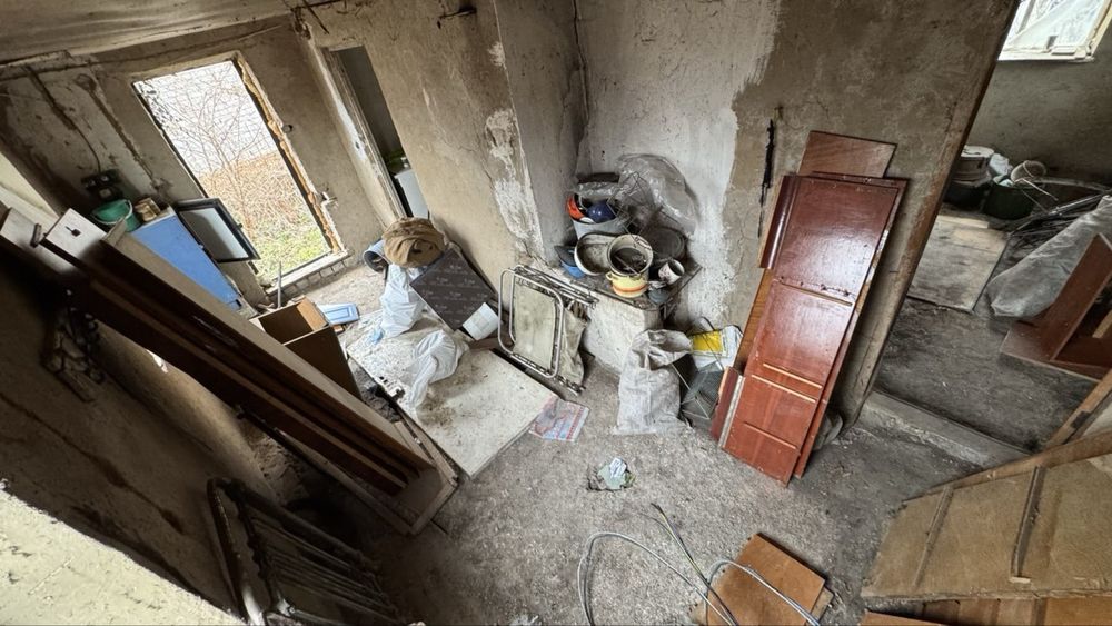 Дачна ділянка з будинком