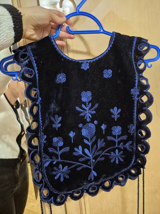 Маніжки жилетки вишита