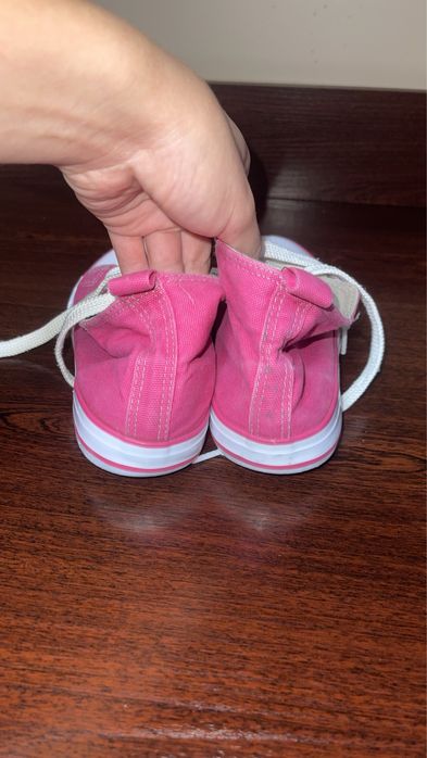 Кеди на дівчинку