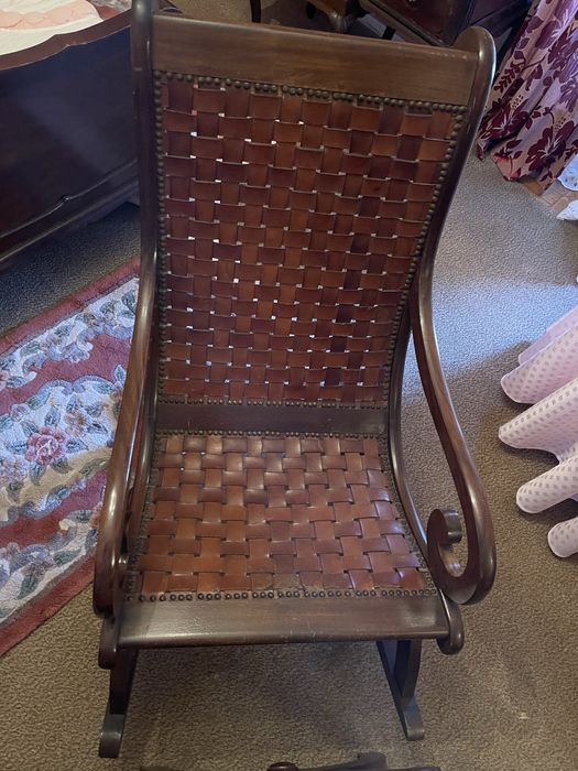 Cadeira de baloiço e banco