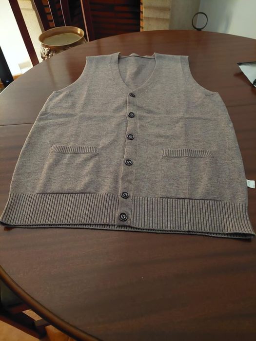 Coletes de malha com botoes