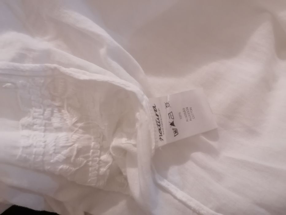 Túnica branca bordada