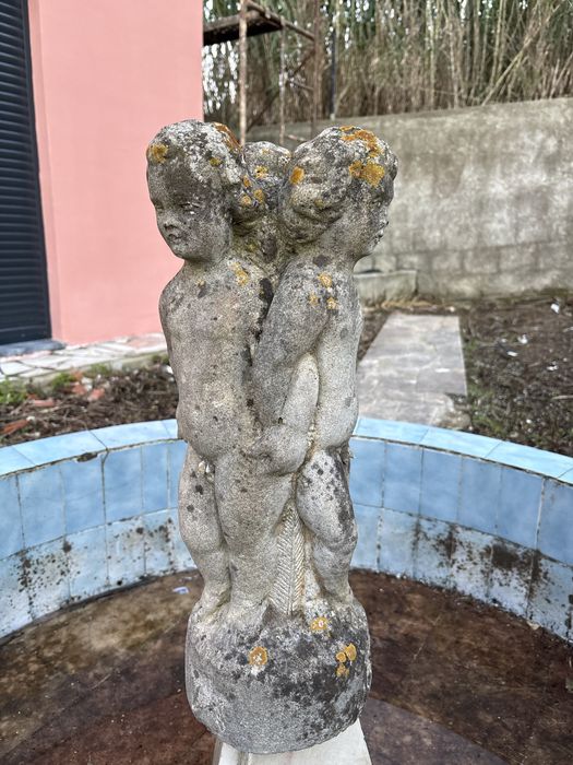 Estatua fonte 3 meninos