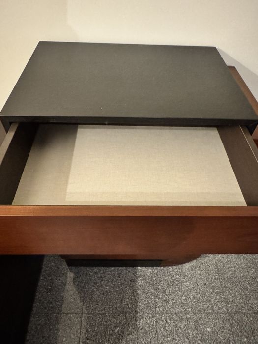 Camiseiro em madeira