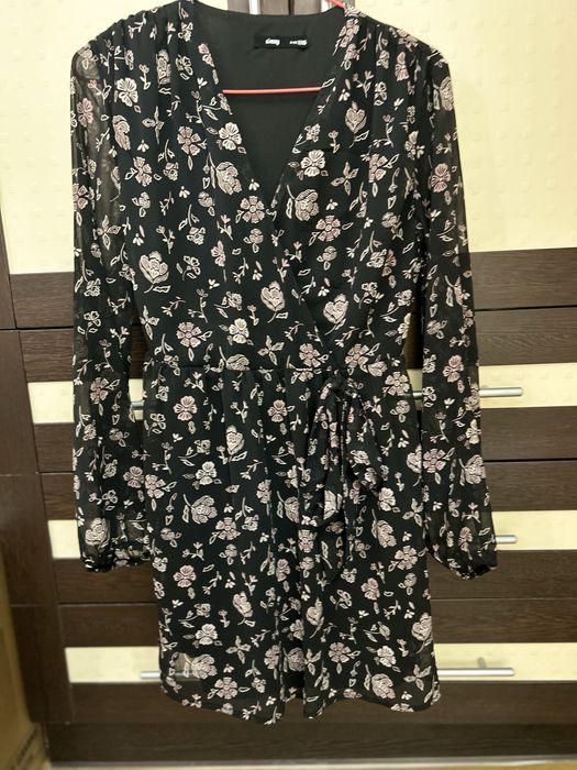 Жіноча сукня з рукавами