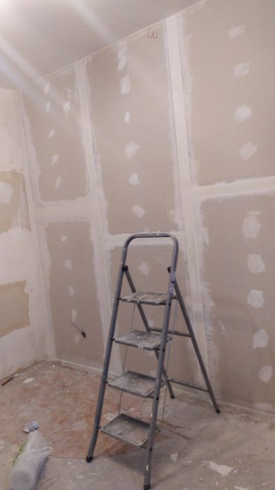Metalworker and Tile Layer Service.65157466397569124