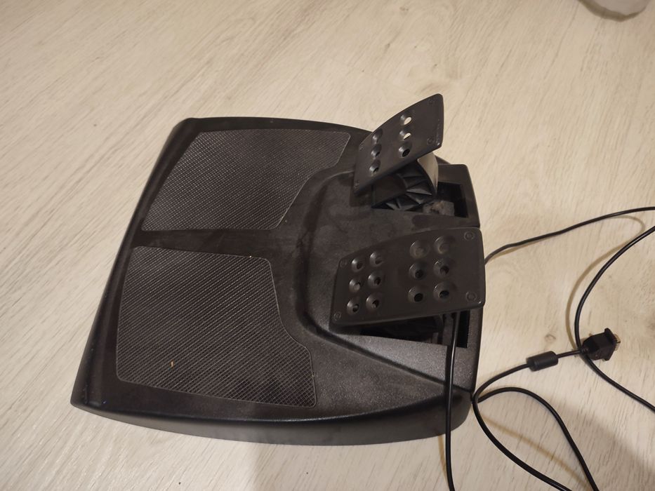 Kierownica z pedałami Logitech