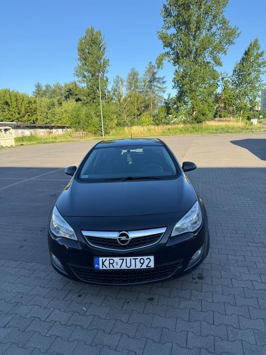 Opel Astra J 2011