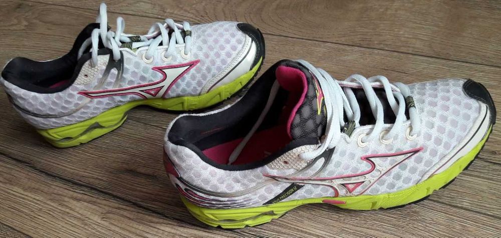 Buty do biegania Mizuno rozmiar 40,5