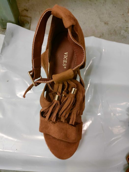 Buty na koturnie brązowe r 36 nowe