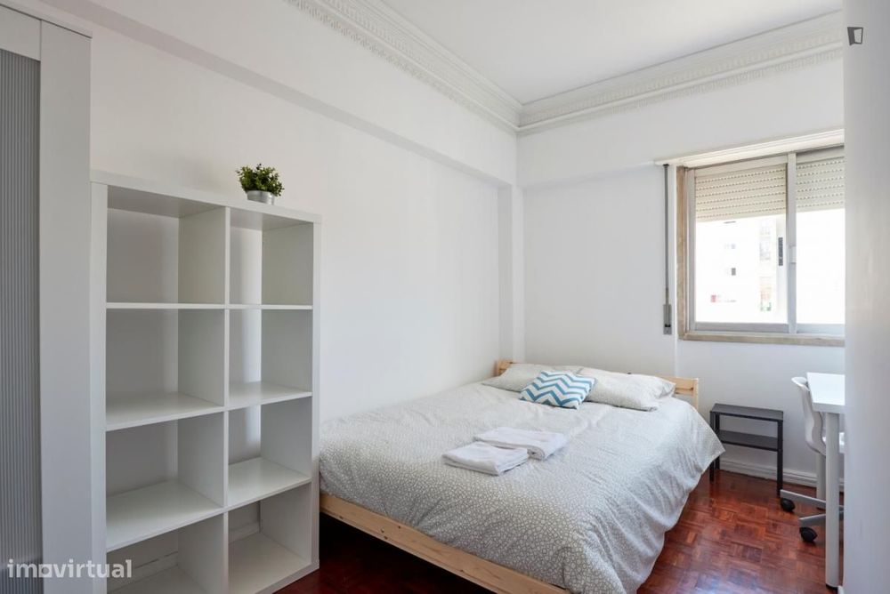 Quarto - localizado em Benfica Lisbon