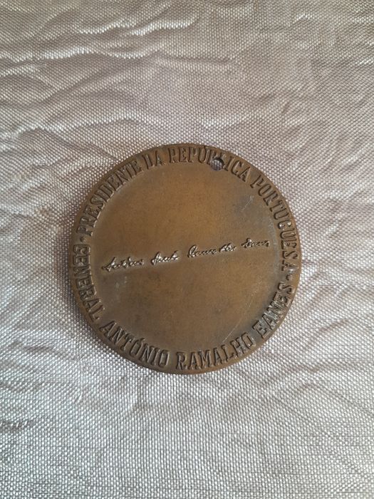 Medalha com Ramalho Eanes
