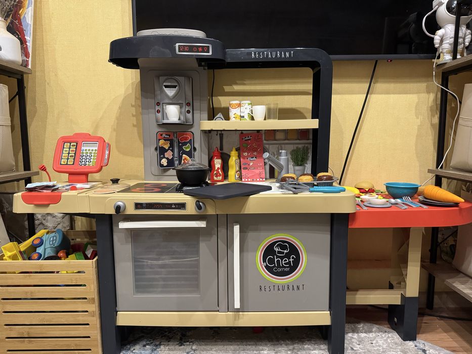 Продам дитячу інтерактивну кухню Smoby