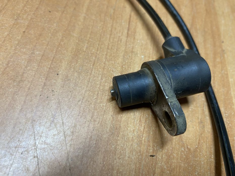 8954202040 Toyota Avensis T25 датчик абс (abs передний правый)