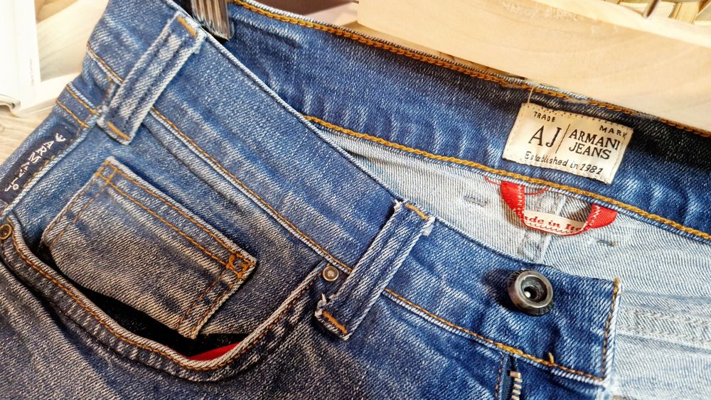 Jeansowe Spodnie ARMANI Jeans Proste Granatowe Jeansy Straight  Cut