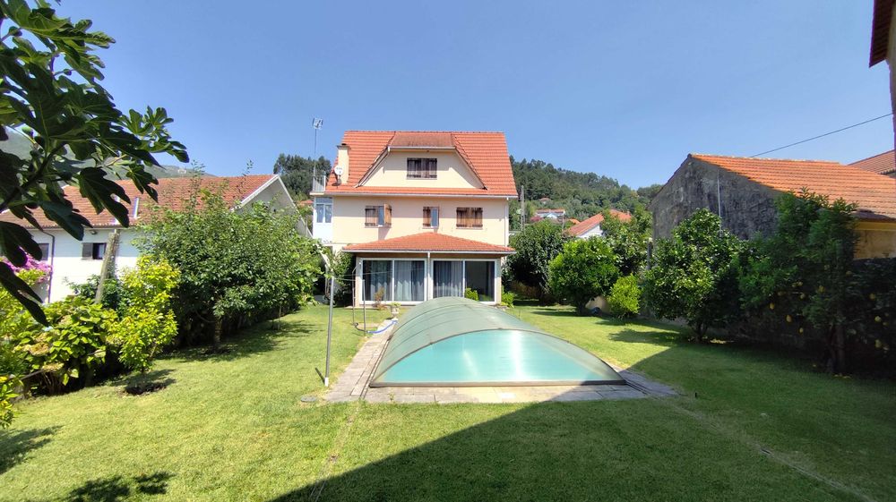 Propriedade de exceção com piscina – Um estilo de vida idílico!