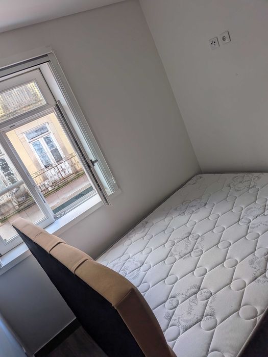 Cama e colchão para vendar