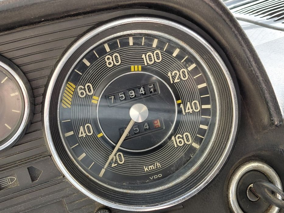 Mercedes-Benz W115 220D – 1977