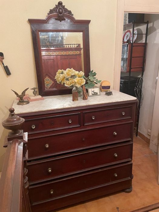 Roupeiro/comoda/ e cama