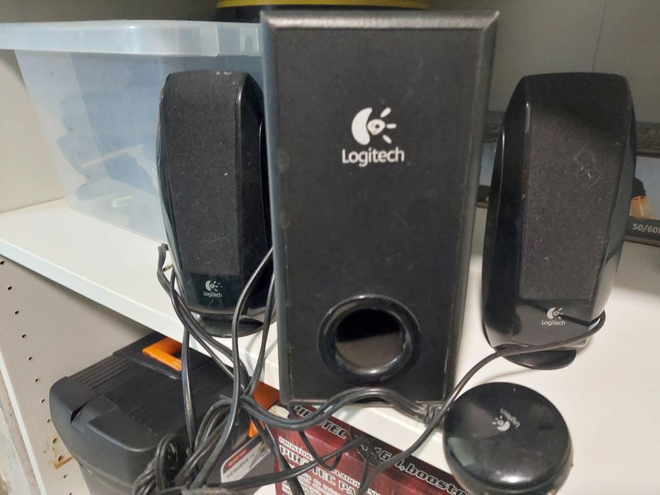 Głośniki plus zestaw małych głośników