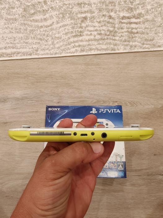 PS Vita Lime Green / White Versão Japonesa Desbloqueado C/Henkaku