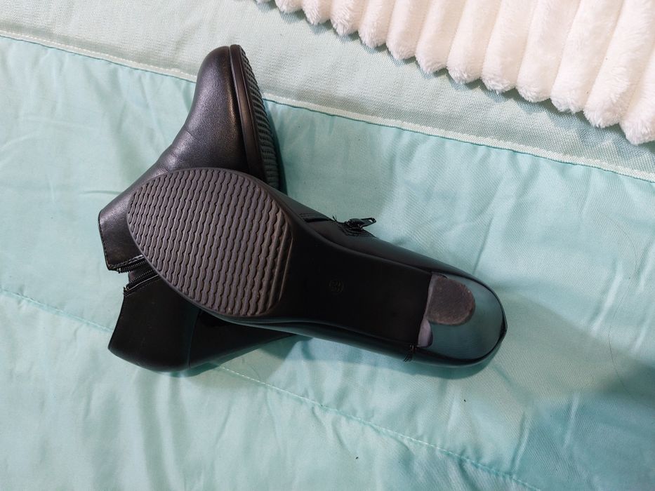 Botas em pele sintética