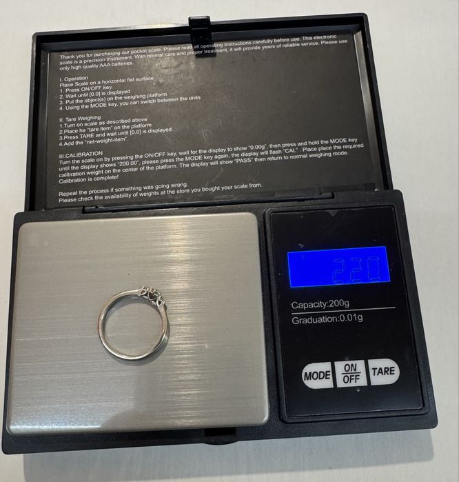 Золота каблучка 585 проби з діамантами 0,16ct  вага 2,20гр