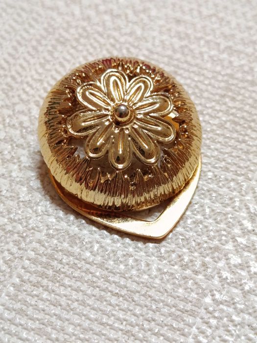 Clipe Dourado para Vestido ou Lenço
