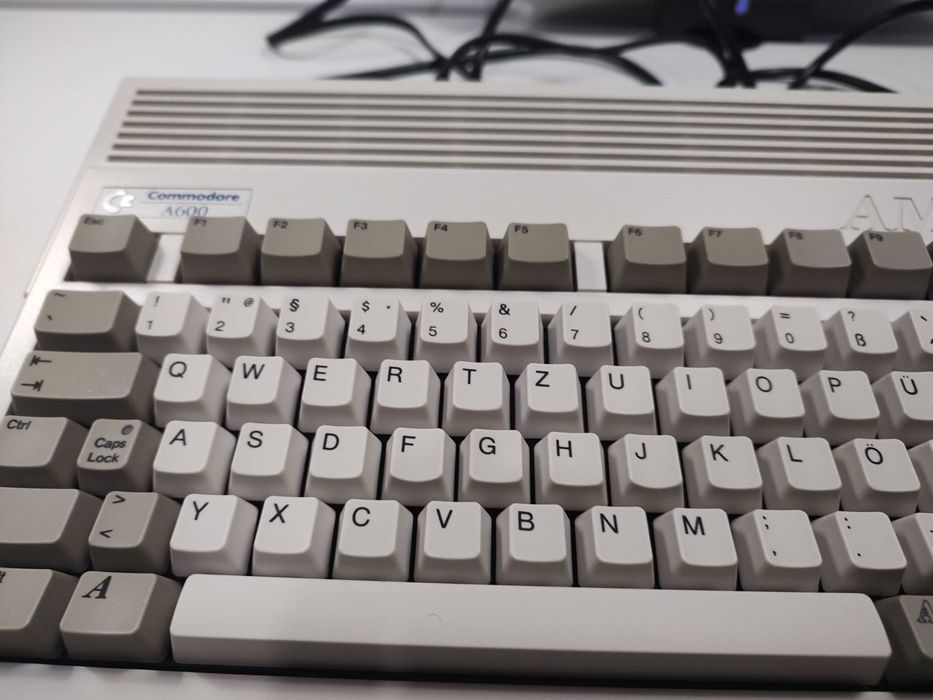 Amiga 600 retro komputer, nowa karta rozszerzeń, nowy zasilacz.