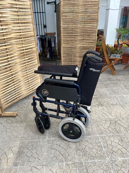 Cadeira de Rodas Breezy 250 Dobrável