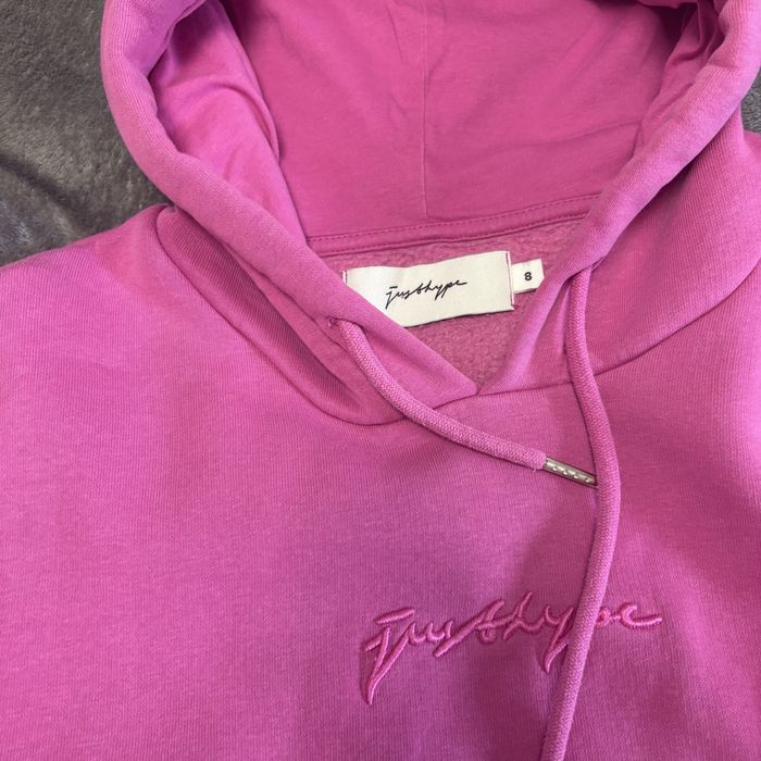 Рожевий жіночий костюм