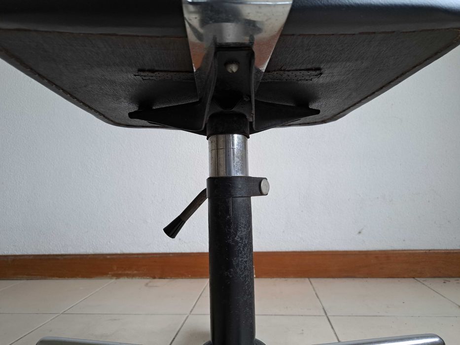 Cadeira escritório vintage usada couro
