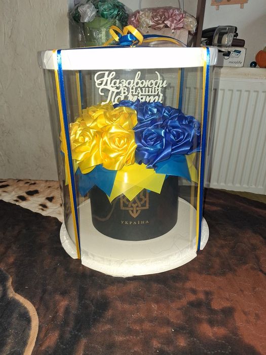 Роблю різні композиції з атласноїї стрічки